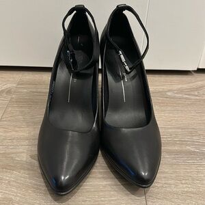 Women’s Size 38 Ecco Heals- Black